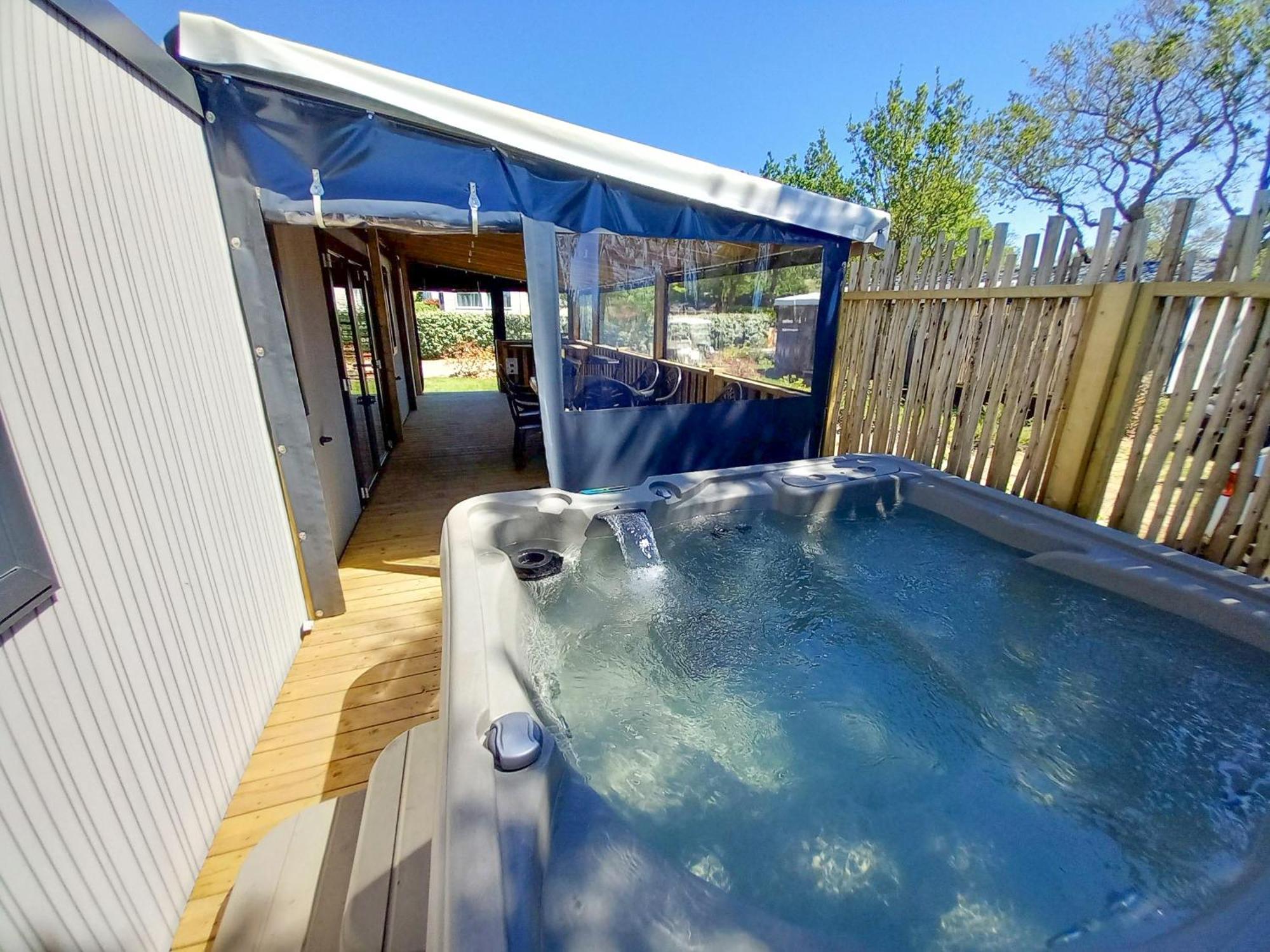 Camping Les Brillas Les Moutiers Luaran gambar
